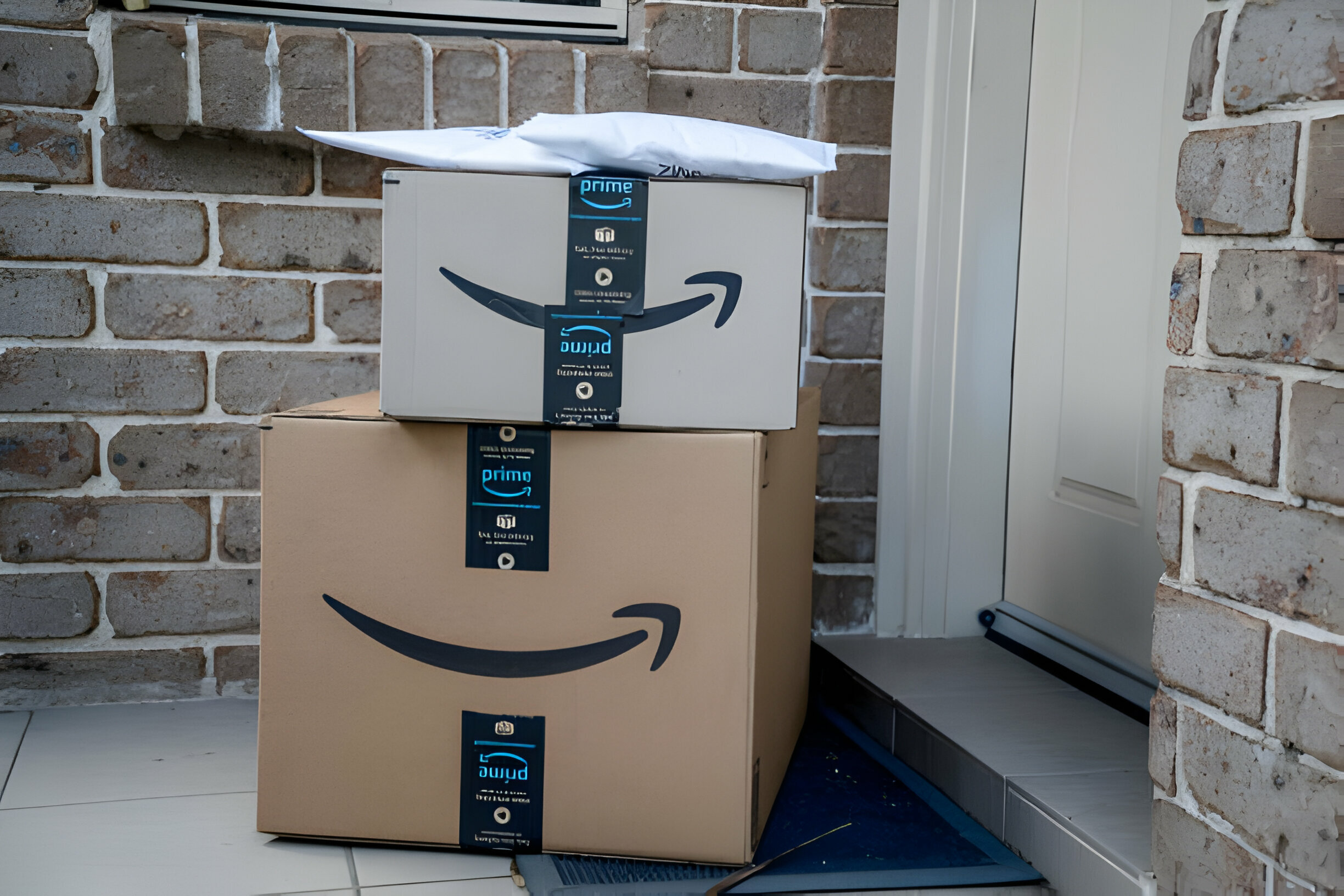 benefits and disadvantages of selling on Amazon